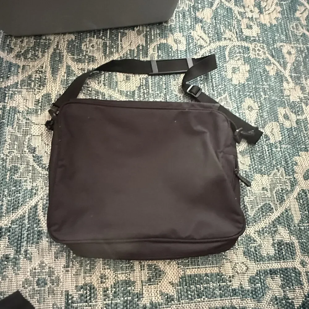 CAT Messenger Bag Work Briefcase Adjustable Strap Multiple Pockets 16x13 Inch La